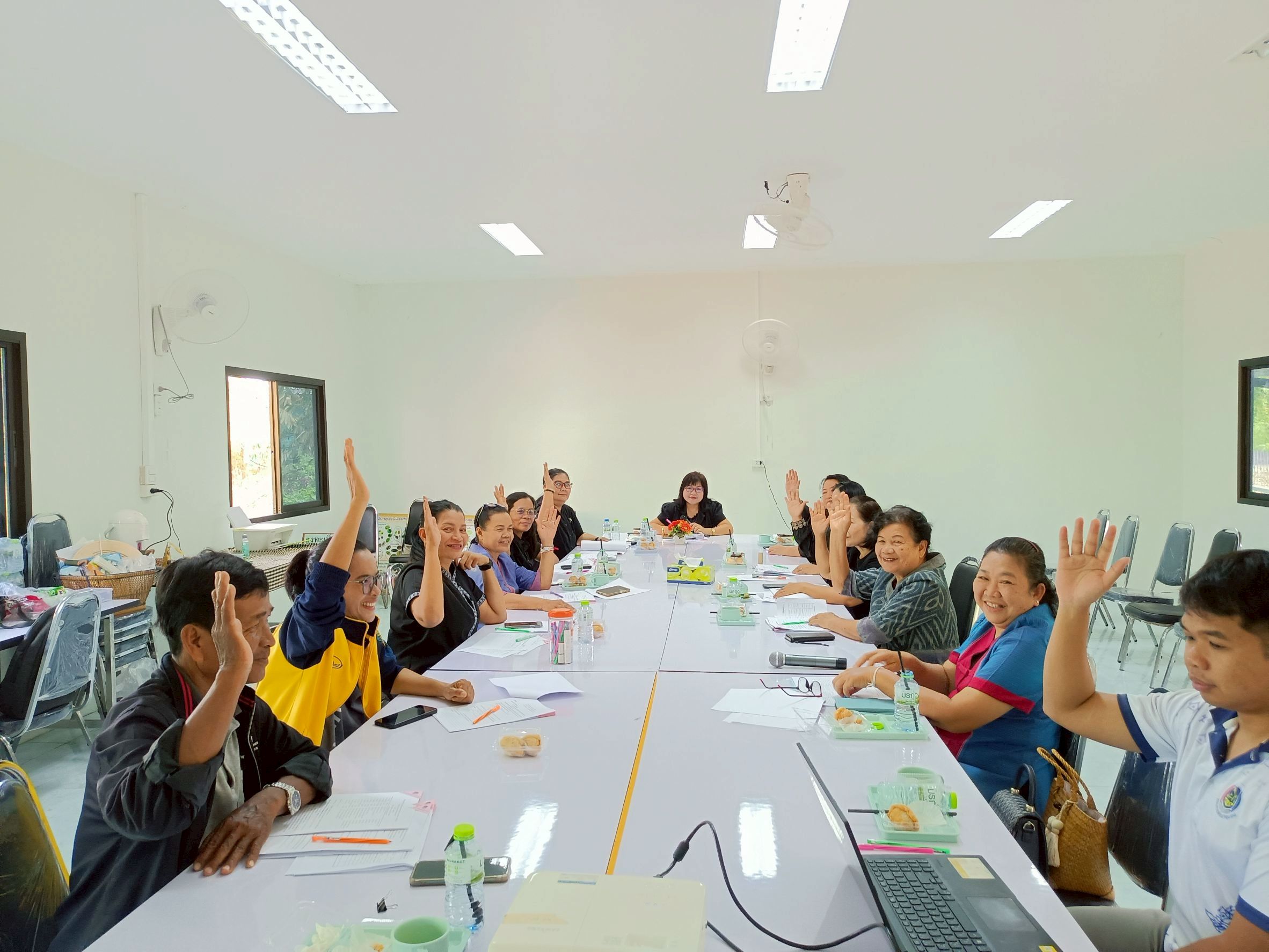 พช.ห้วยราช ขับเคลื่อนกองทุนสตรี! นายอำเภอห้วยราชนั่งประธานกลั่นกรองฯ ครั้งที่ ๒/๒๕๖๙ พิจารณา ๕ โครงการใหม่กว่า ๕ แสนบาท มุ่งสร้างงานสร้างรายได้สู่ชุมชน