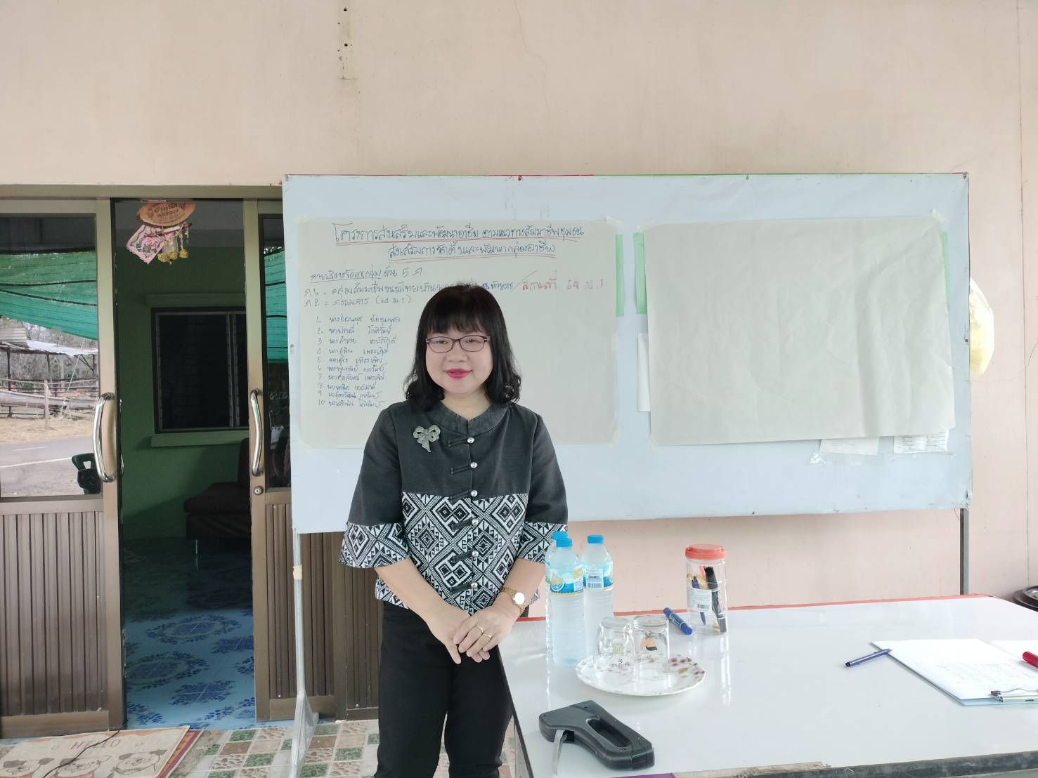 พช.ห้วยราช ปั้น "กลุ่มขนมไทยบ้านพลวง" ขับเคลื่อนสัมมาชีพชุมชน! วางรากฐานกลุ่มเข้มแข็งด้วยกฎกติกาและแผนปฏิบัติการ มุ่งสร้างรายได้ที่ยั่งยืน